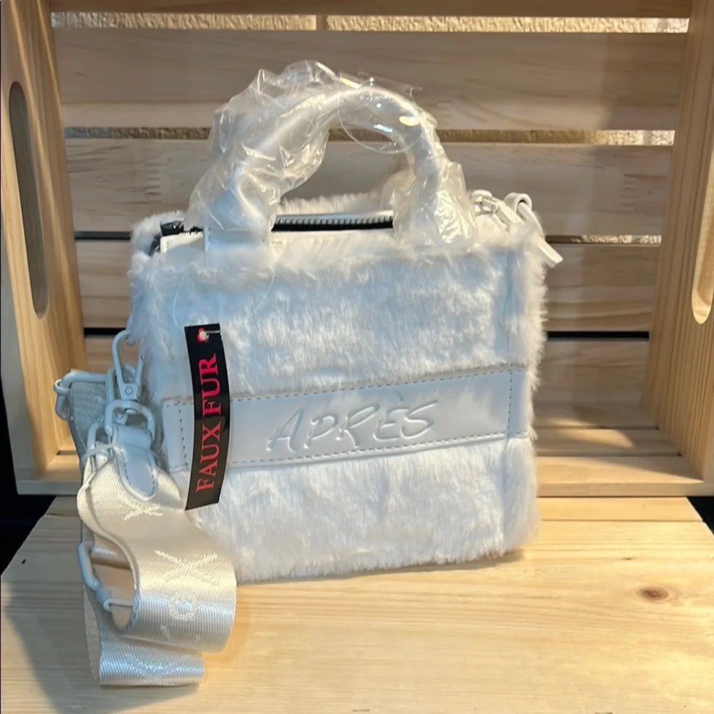 Apres Faux Fur White Handbag with crossbody strap - Picture 1 of 3